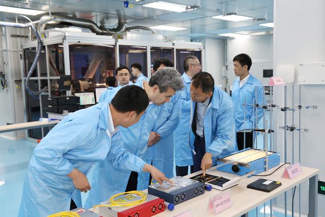深圳市委常委、副市長劉慶生一行到大族激光考察調(diào)研